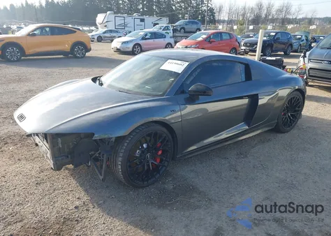 2018 Audi R8 5.2 V10 z USA, uszkodzony, nr VIN WUABAAFX7J7902446